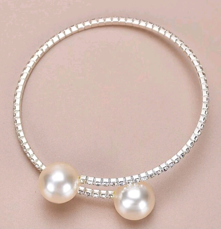 Rhinestone & Faux Pearl Decor Cuff Bangle